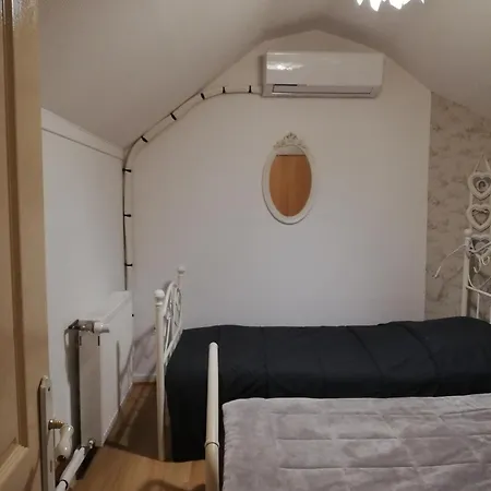 Le Chateau Ste Marie Bed & Breakfast *